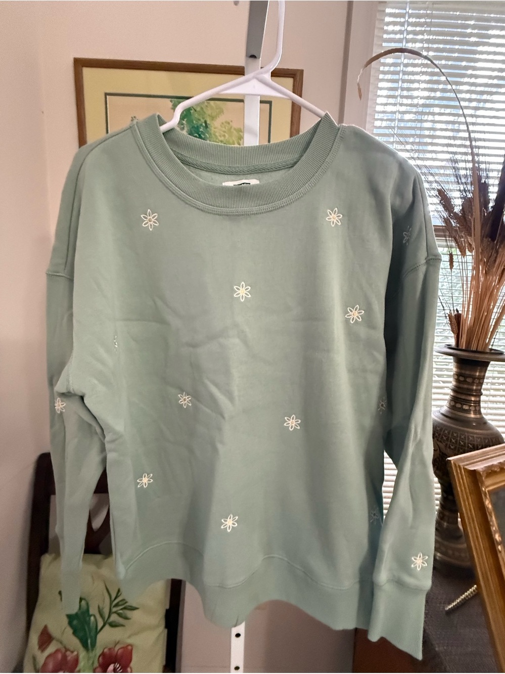 Maurices Embroidered Flowers CREWNECK Sweatshirt . Size Small. DAMAGED